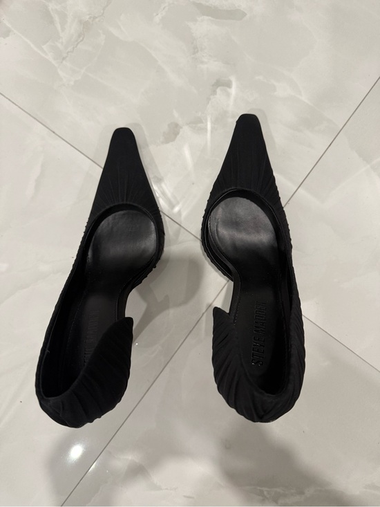 Steve Madden Shoes - Steve Madden Black Pointed-Toe Sculpted Pumps